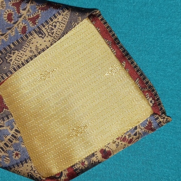 VGUC - 100% Imported Silk Tie - Handmade In The U.S.A. - Picture 9 of 10